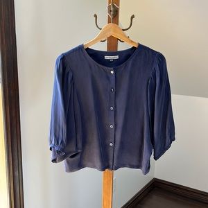 Jennifer Glasgow Design - silky top with mother-of-pearl buttons - Navy